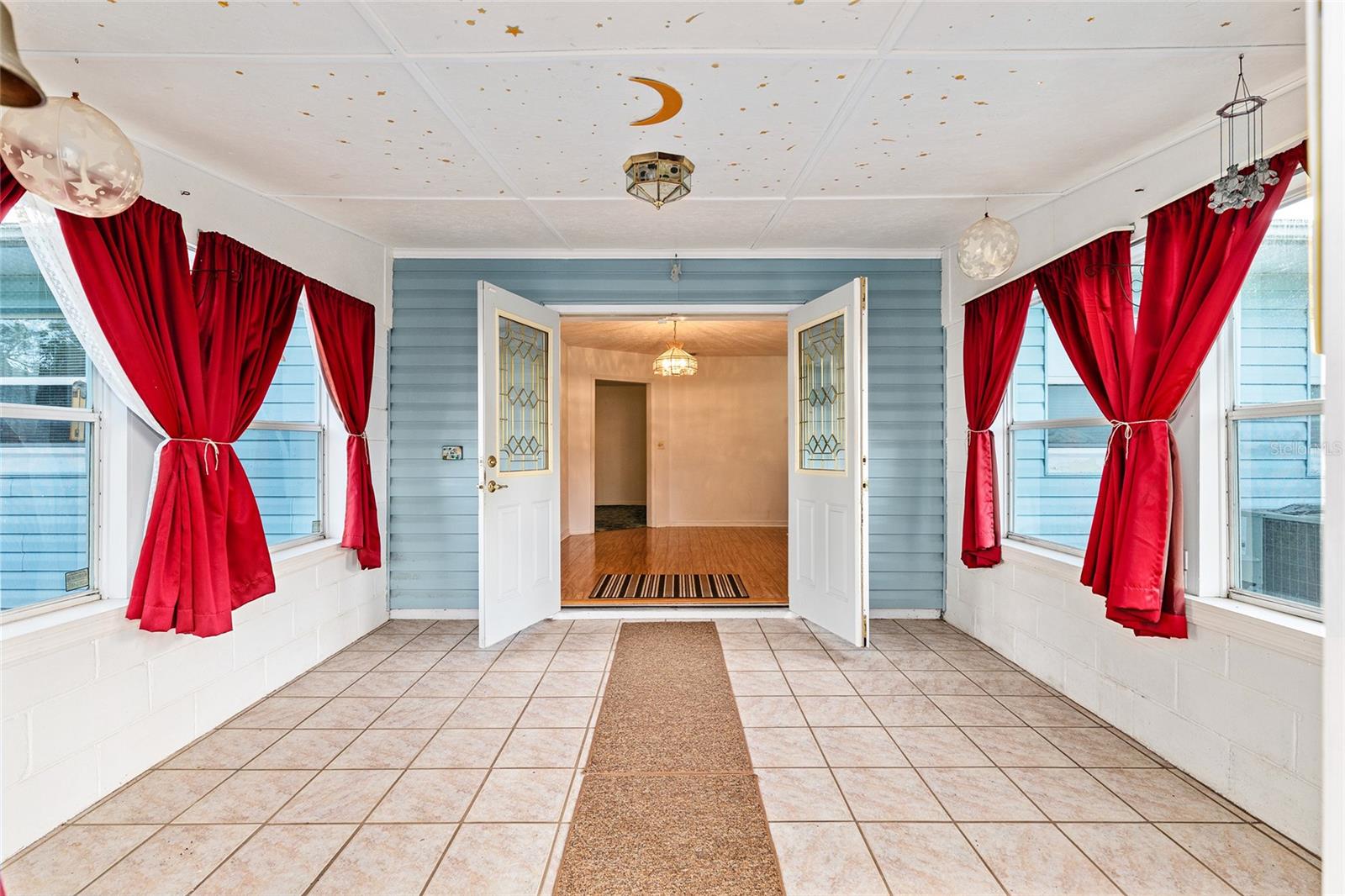 SMITH LAKE ESTATE - Residential