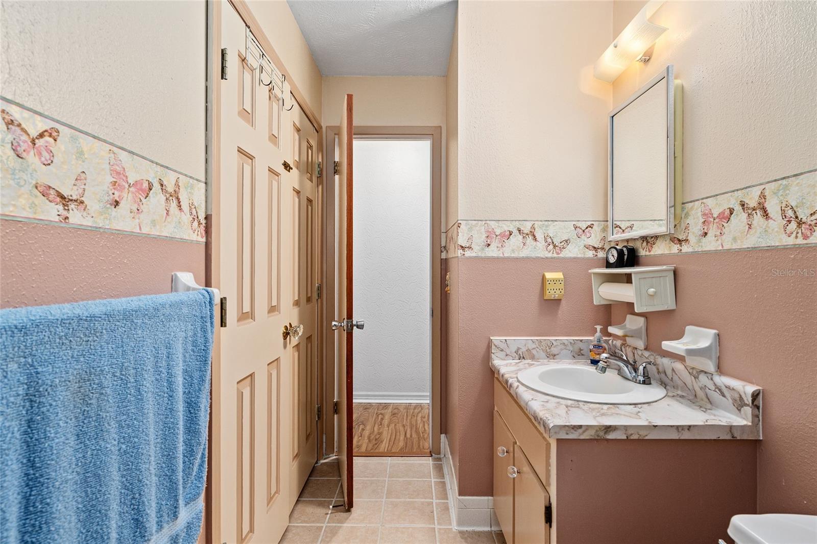 SMITH LAKE ESTATE - Residential