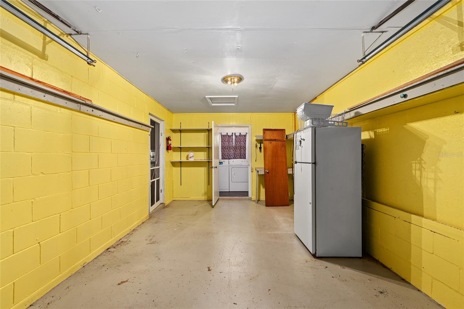 SMITH LAKE ESTATE - Residential