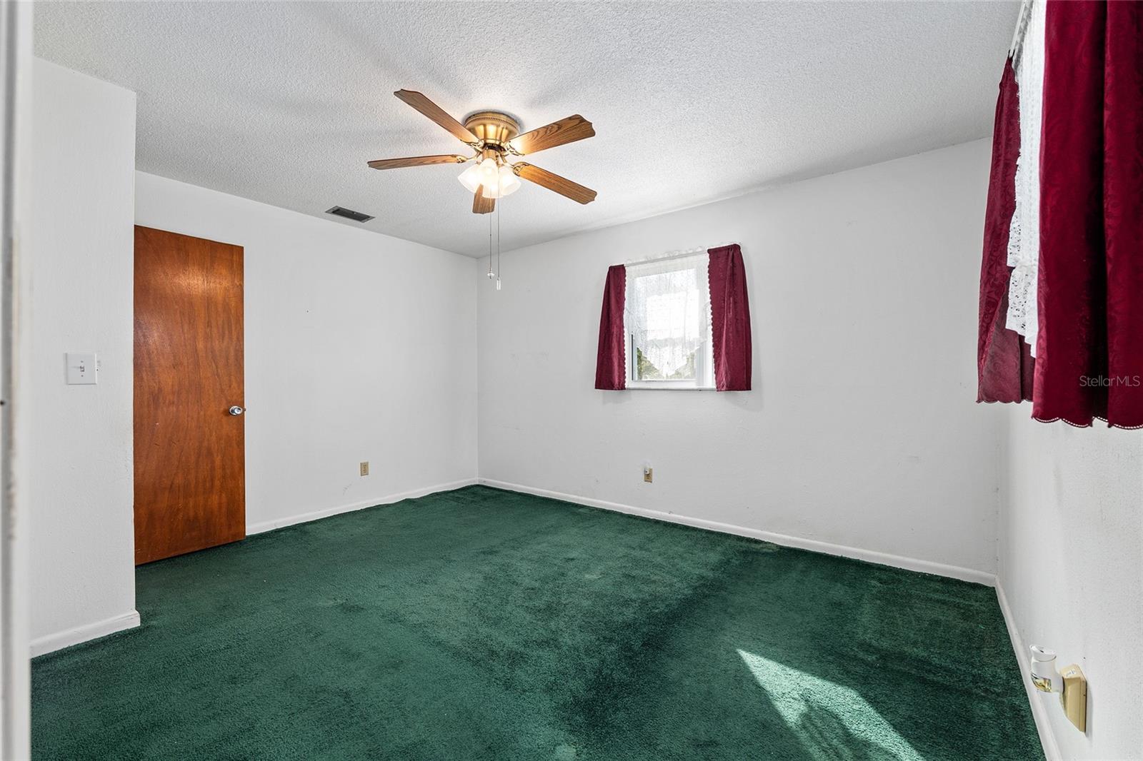 SMITH LAKE ESTATE - Residential