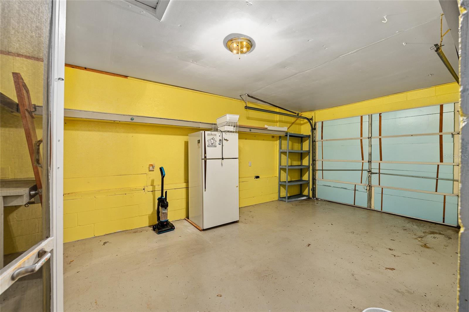 SMITH LAKE ESTATE - Residential