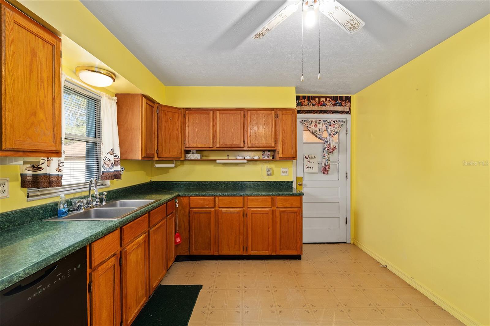 SMITH LAKE ESTATE - Residential