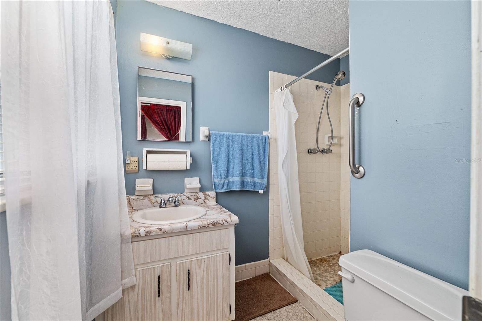 SMITH LAKE ESTATE - Residential