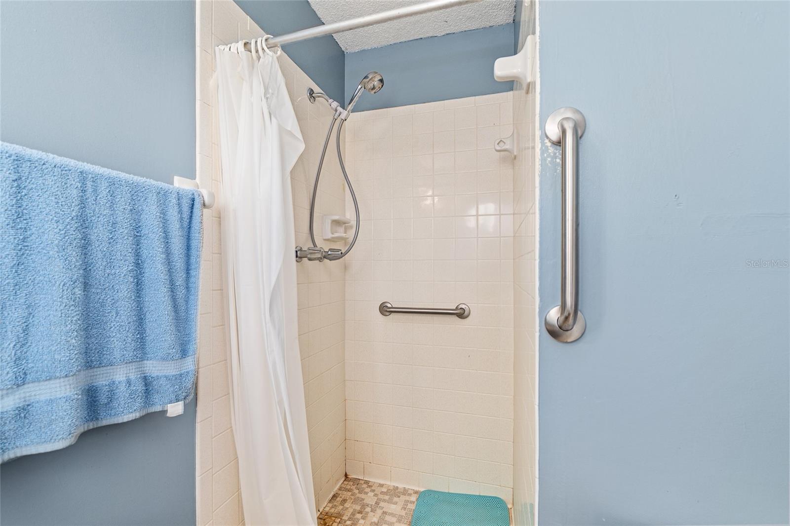 SMITH LAKE ESTATE - Residential