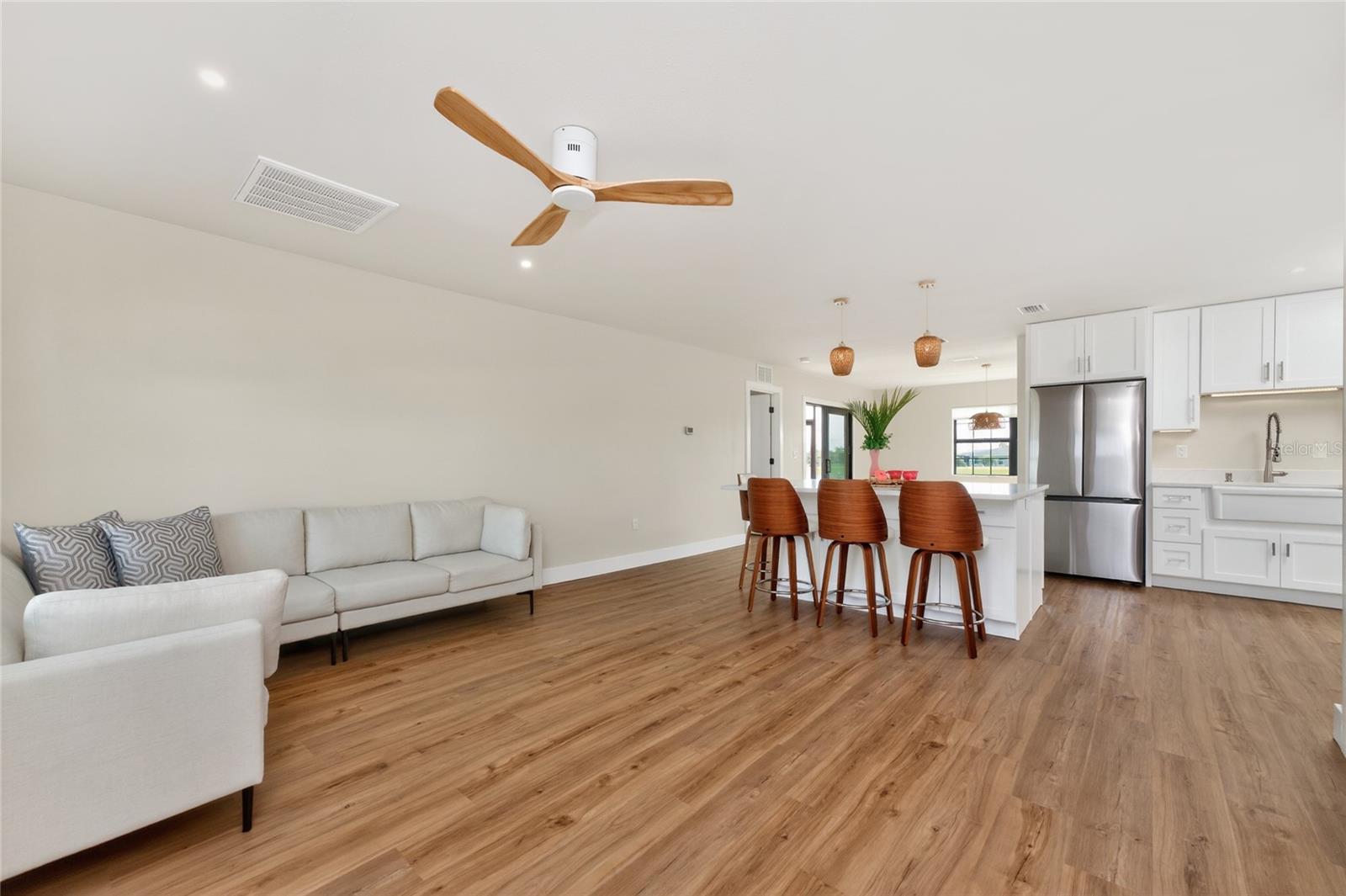 9 OAKLAND HILLS COURT