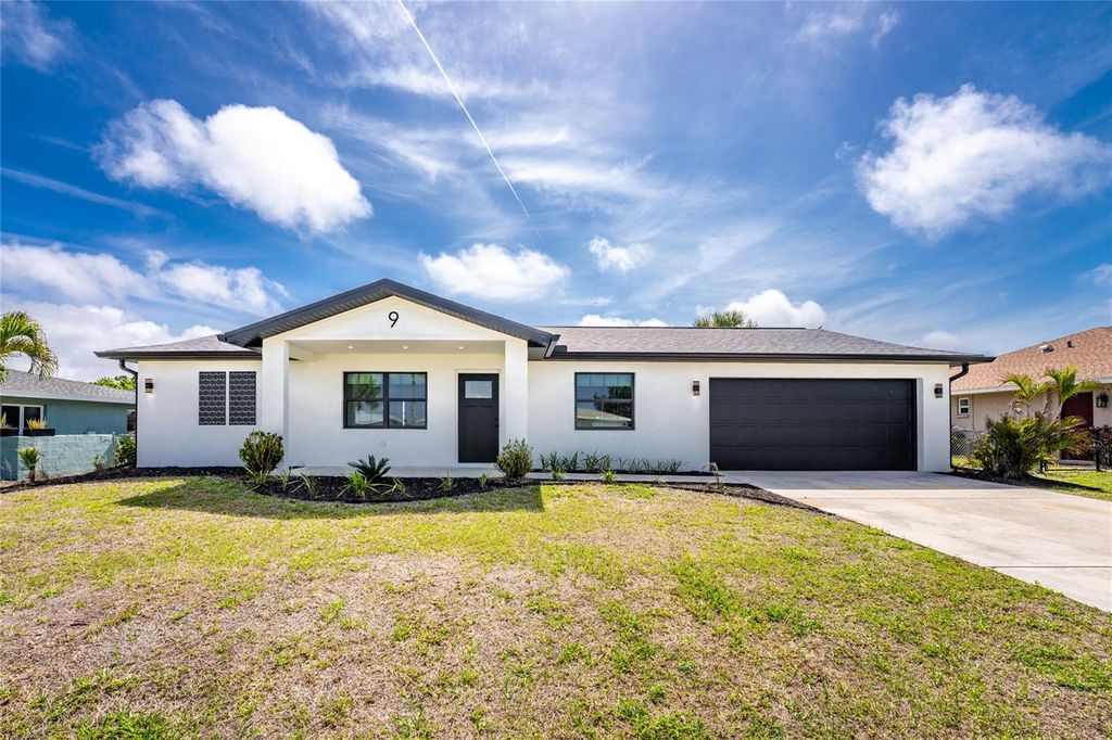 Photo of 9 Oakland Hills Court, Rotonda West, FL 33947 (MLS # D6146596)