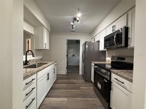 Tiny photo for 40233 Palm Street, Lady Lake, FL 32159 (MLS # G5113225)