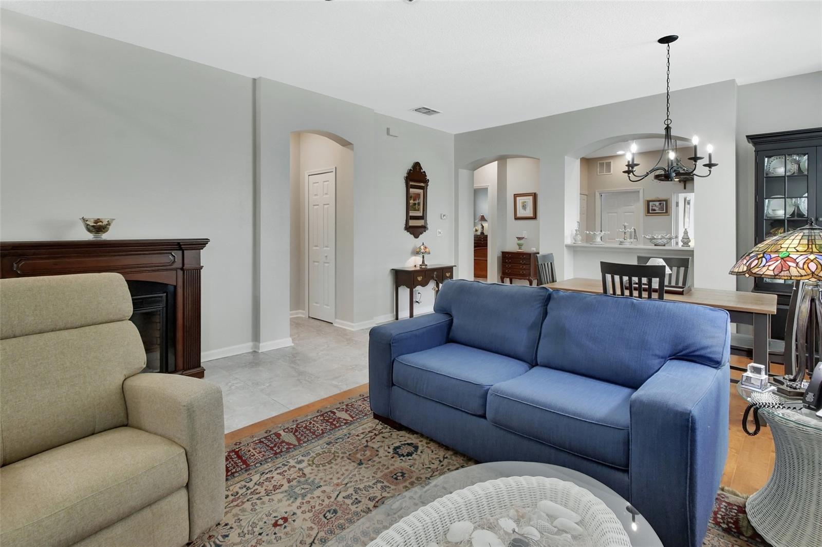 202 W CHANCERY LANE