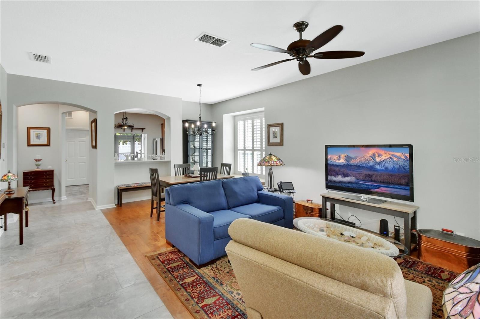 202 W CHANCERY LANE