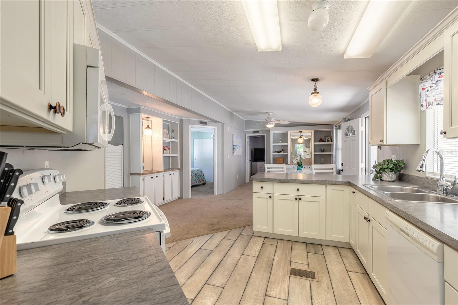 LAURELWOOD MOBILE ESTATES UNIT 01 - Residential