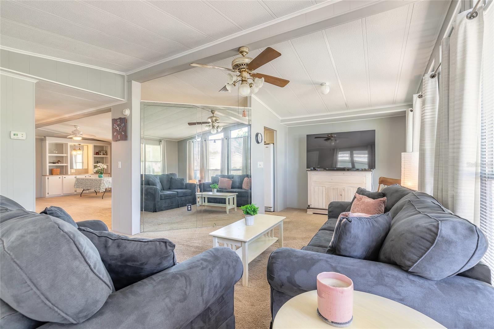 LAURELWOOD MOBILE ESTATES UNIT 01 - Residential