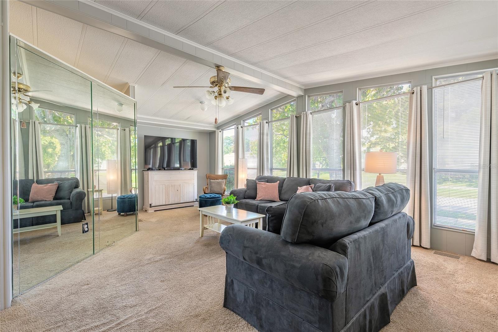 LAURELWOOD MOBILE ESTATES UNIT 01 - Residential