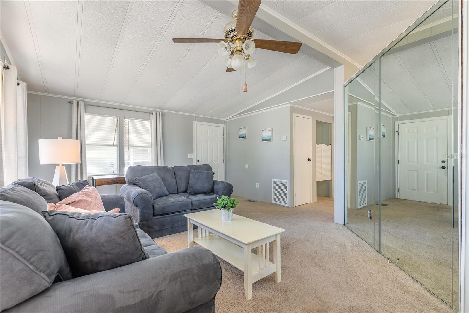 LAURELWOOD MOBILE ESTATES UNIT 01 - Residential