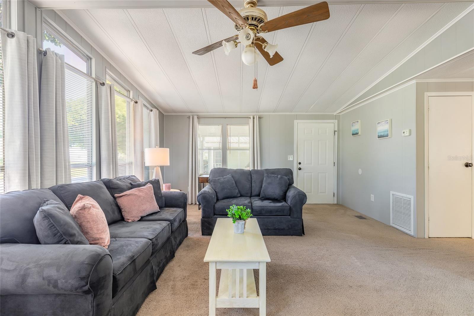 LAURELWOOD MOBILE ESTATES UNIT 01 - Residential