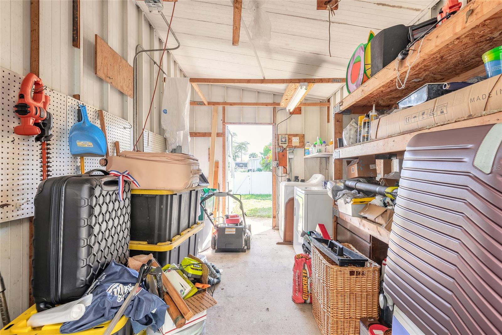 LAURELWOOD MOBILE ESTATES UNIT 01 - Residential