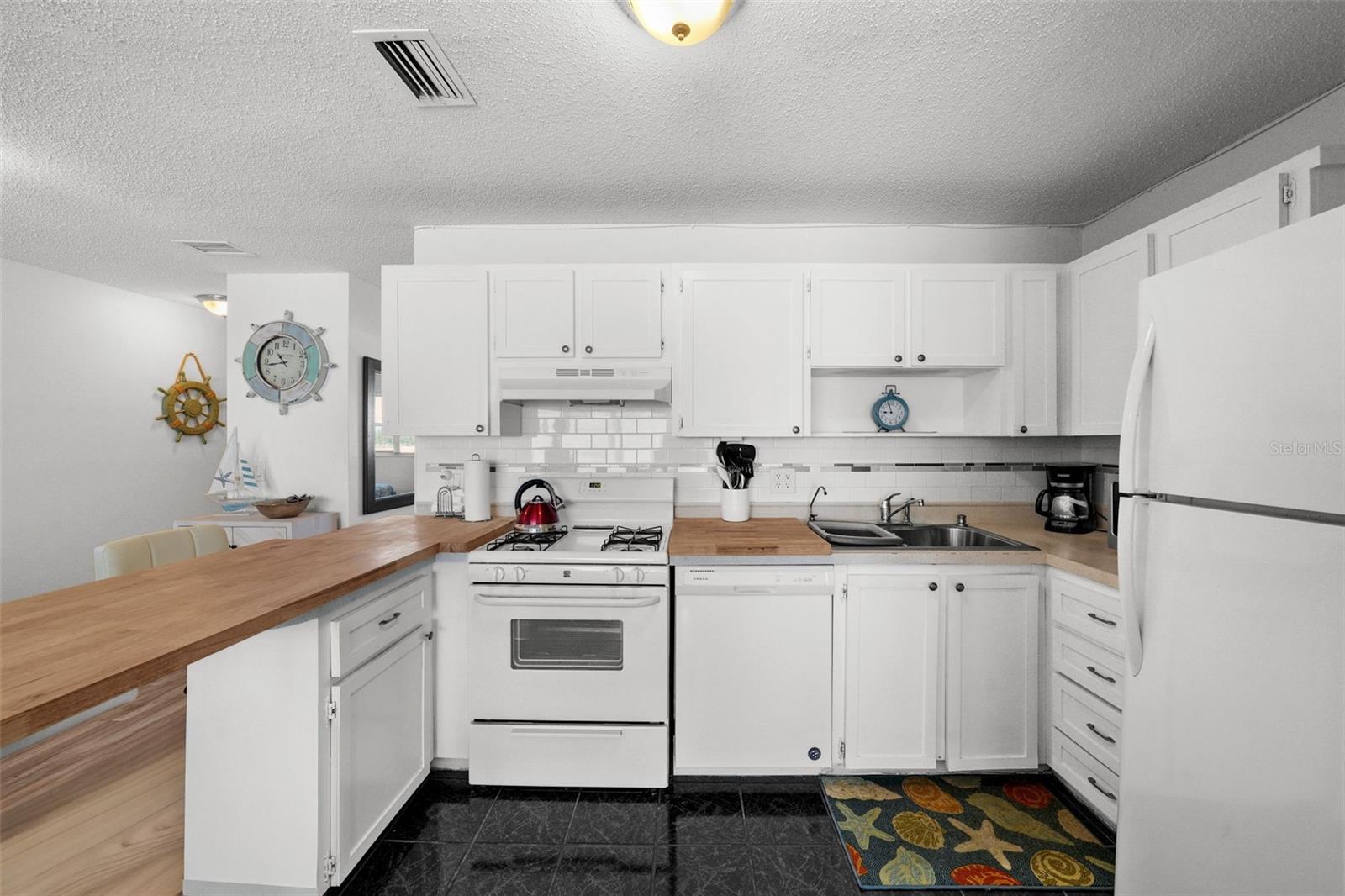 FIVE TOWNS OF ST PETE - Residential