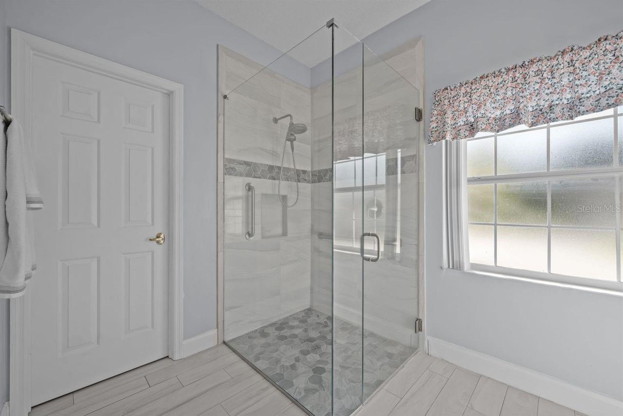 THE HAMPTONS - Residential