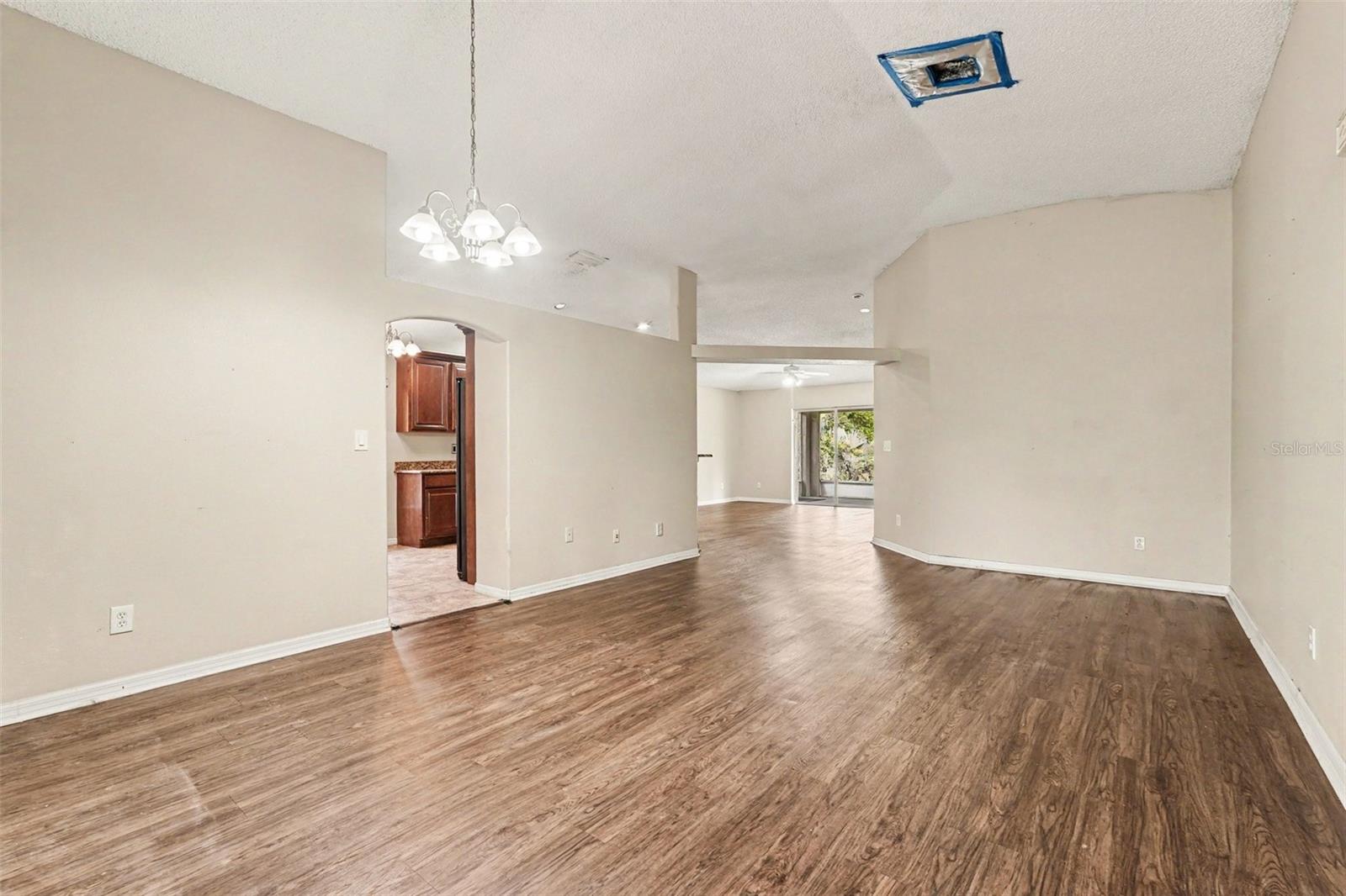 560 BENTON DRIVE