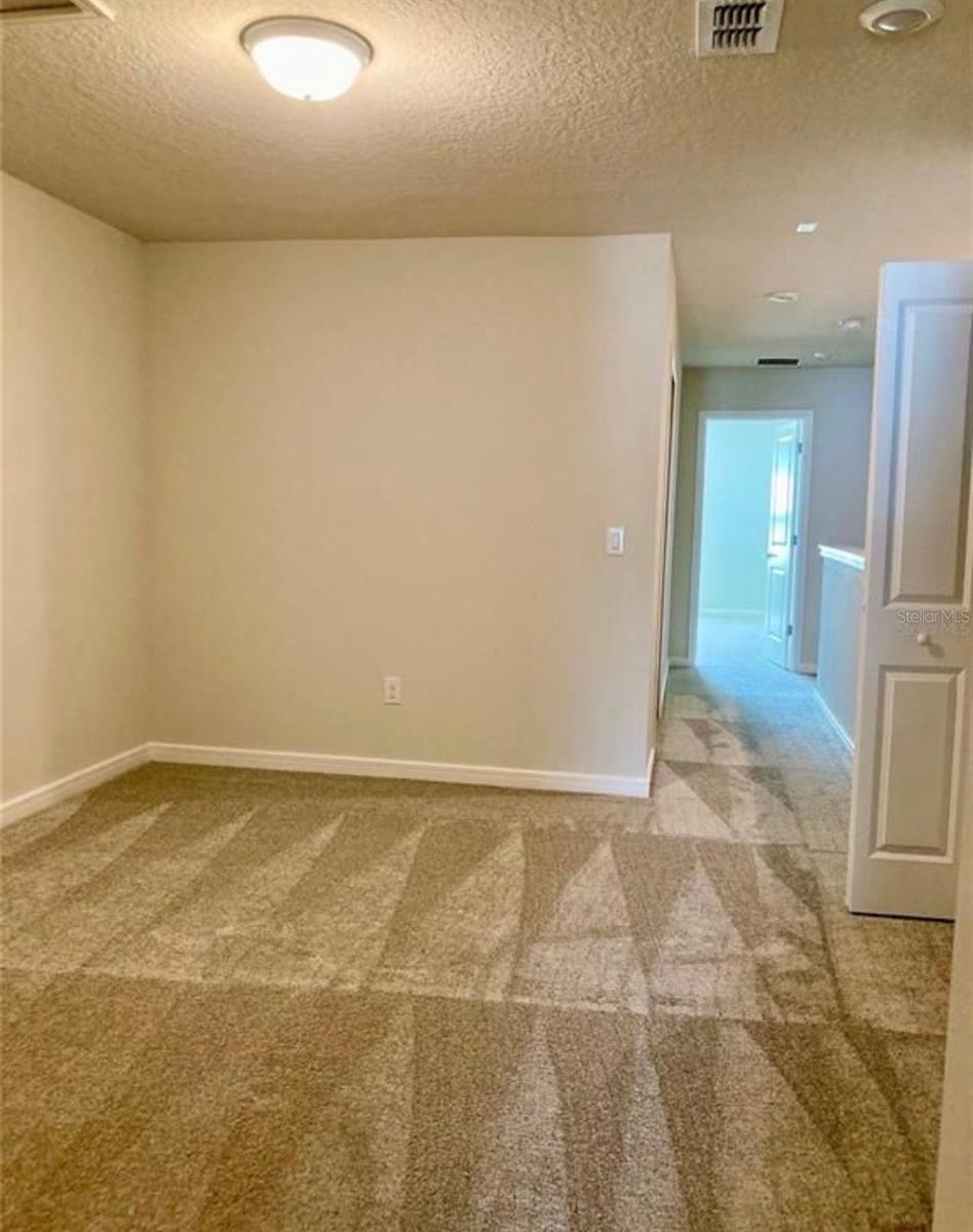 OAKSTEAD TOWNHOMES PB 81 PG 011 BLOCK 6 LOT 2 - Residential