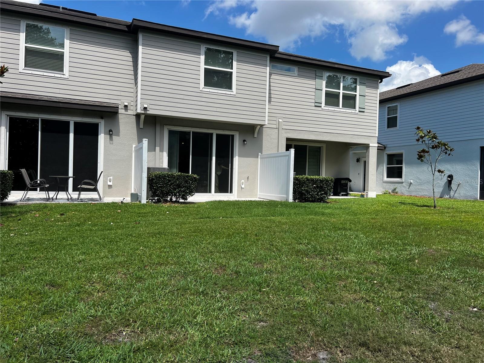 OAKSTEAD TOWNHOMES PB 81 PG 011 BLOCK 6 LOT 2 - Residential