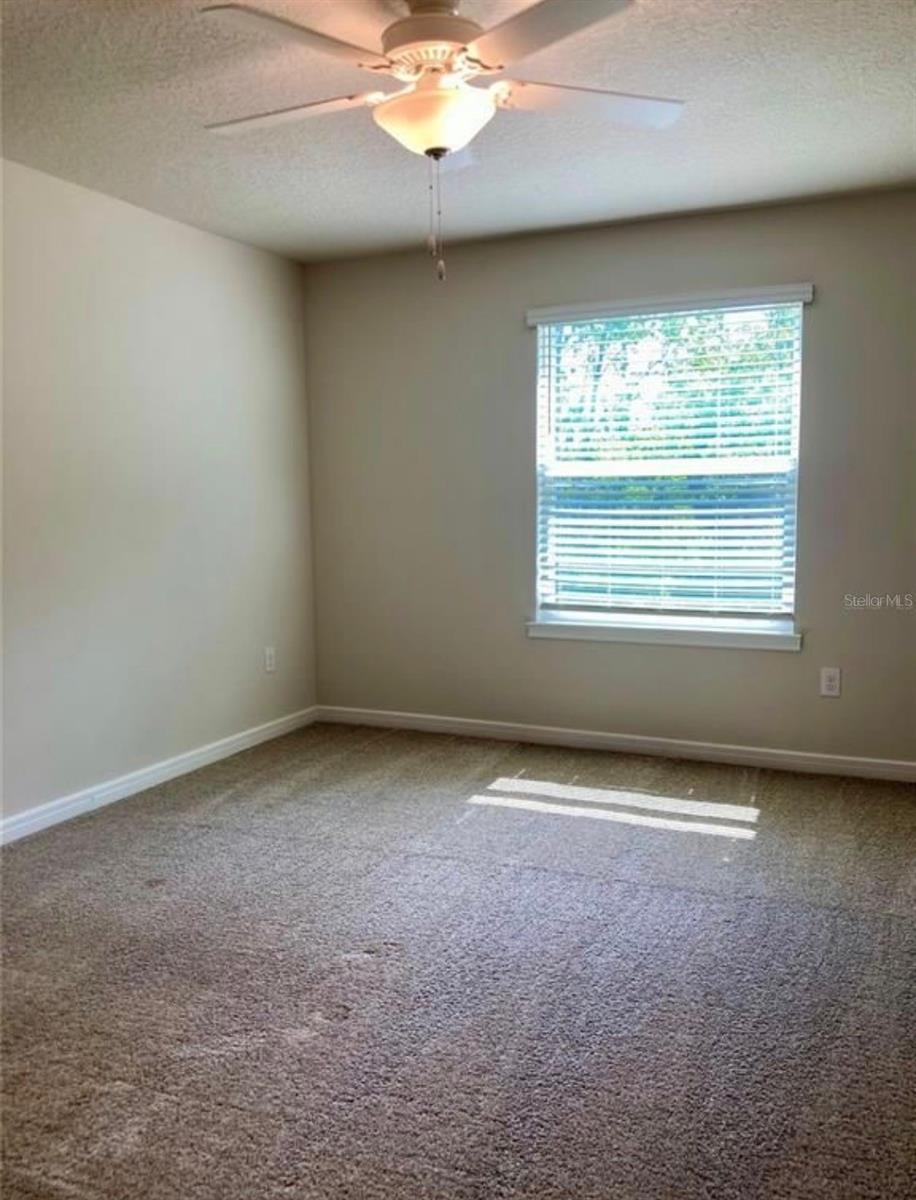 OAKSTEAD TOWNHOMES PB 81 PG 011 BLOCK 6 LOT 2 - Residential