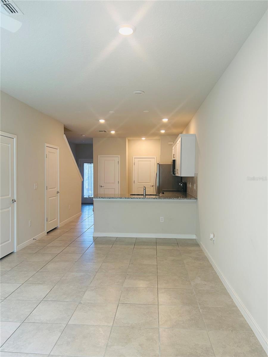 OAKSTEAD TOWNHOMES PB 81 PG 011 BLOCK 6 LOT 2 - Residential