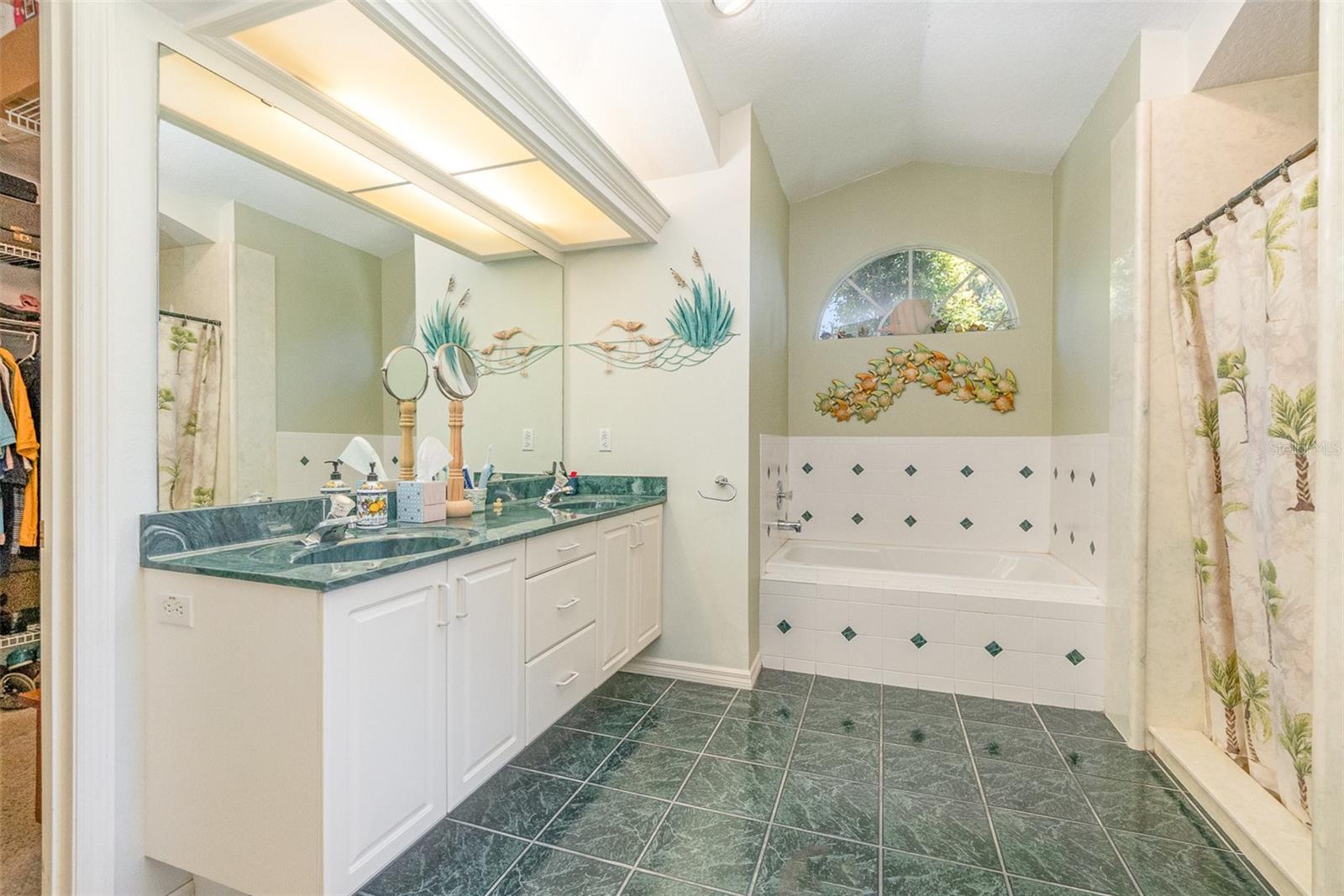 LAKE BEAUCLAIRE SUB - Residential