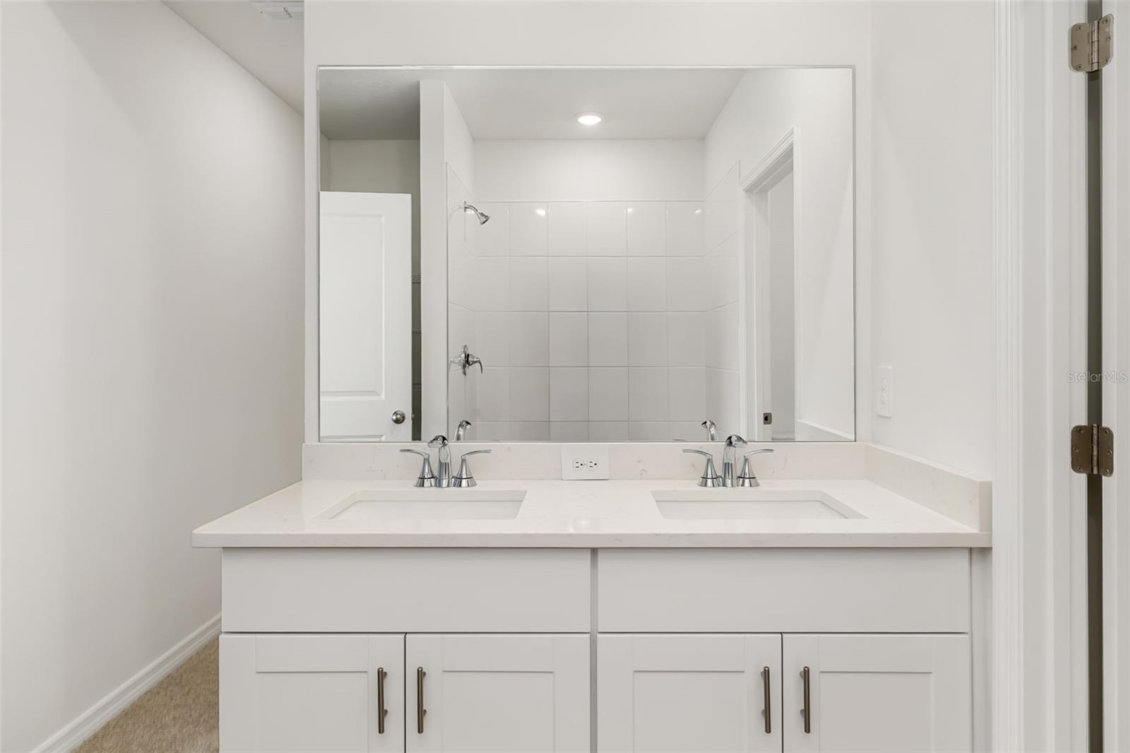 OAKFIELD TRAILS - Residential Lease