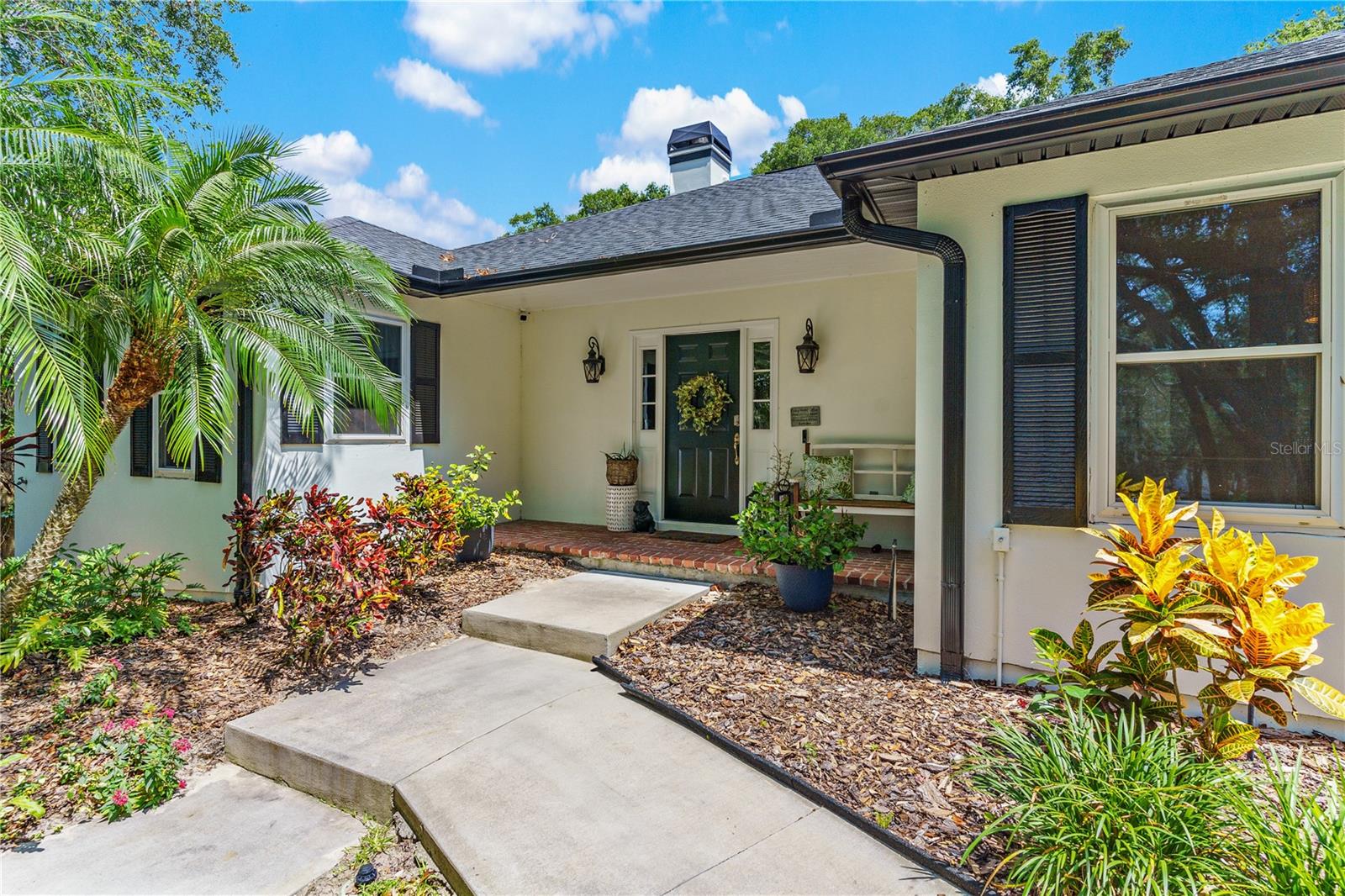 2214 DOGWOOD CIRCLE