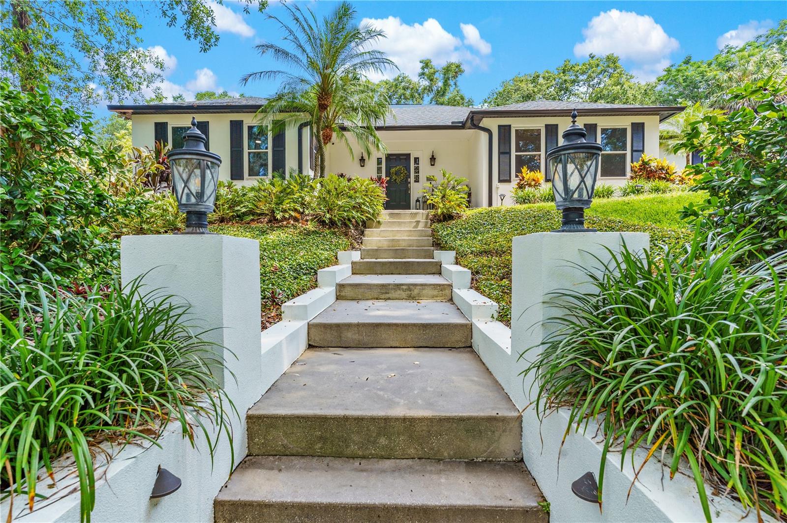 2214 DOGWOOD CIRCLE