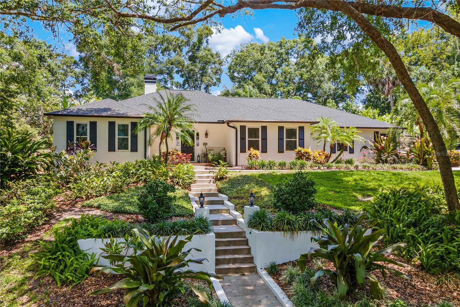 2214 DOGWOOD CIRCLE