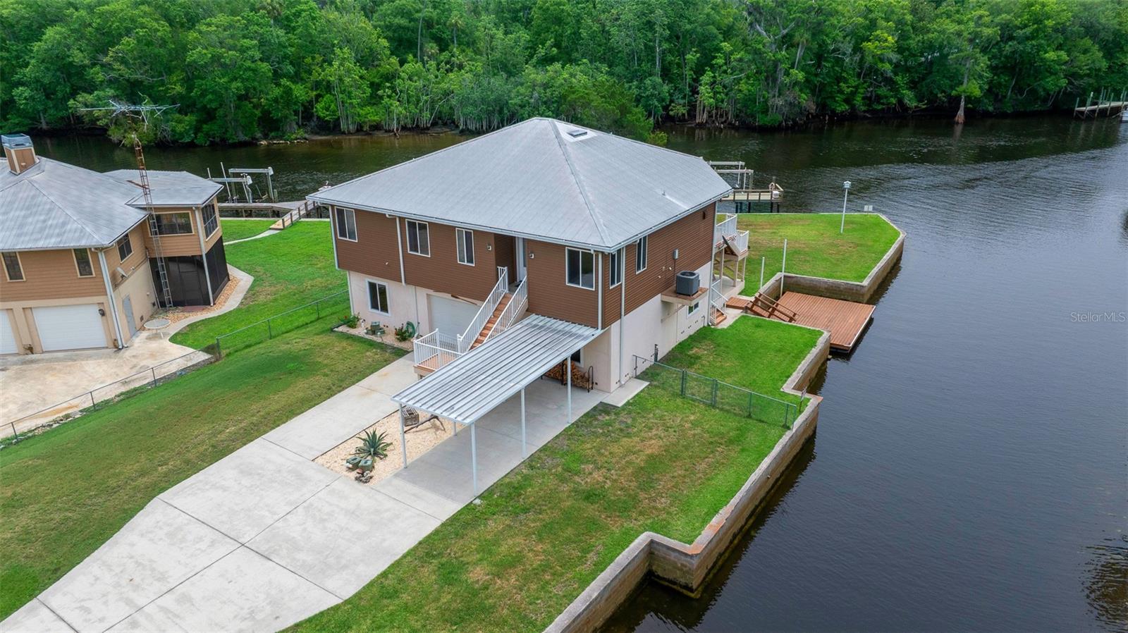 7 OAK DRIVE