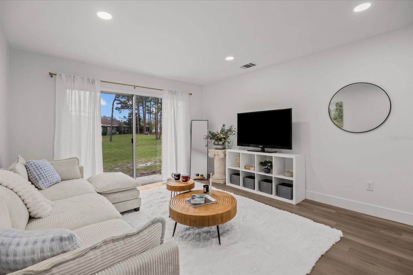 RIVERGREEN VILLAS - Residential