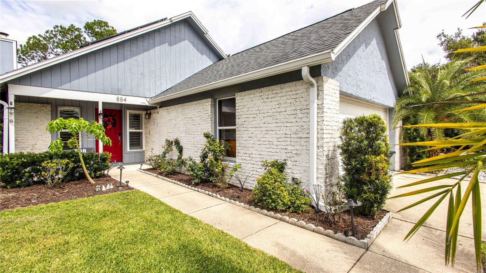 884 N LAKE STERLING COURT
