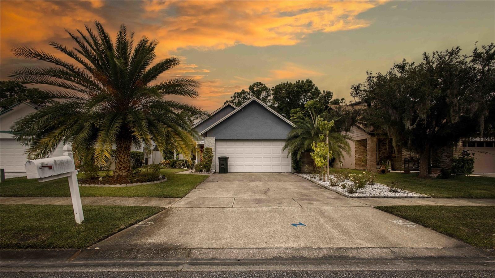884 N LAKE STERLING COURT