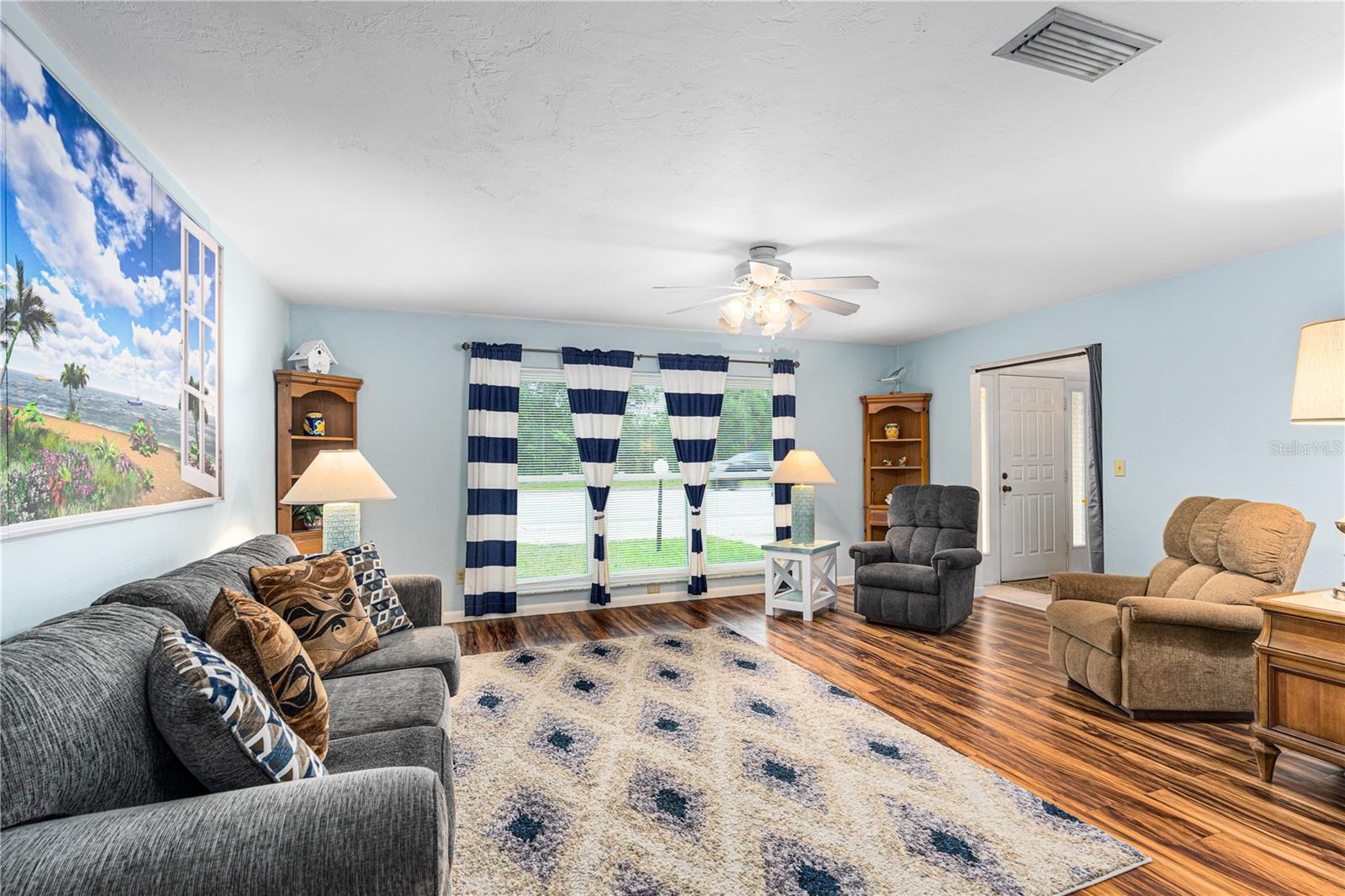 1426 SAXON BOULEVARD