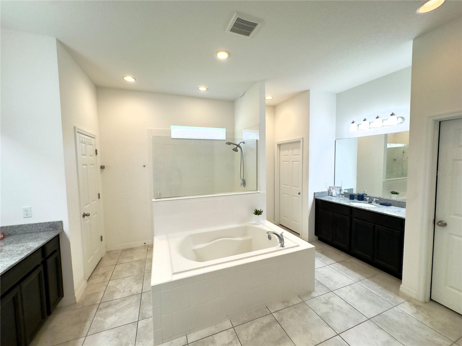 LAKE PRESERVE - Residential