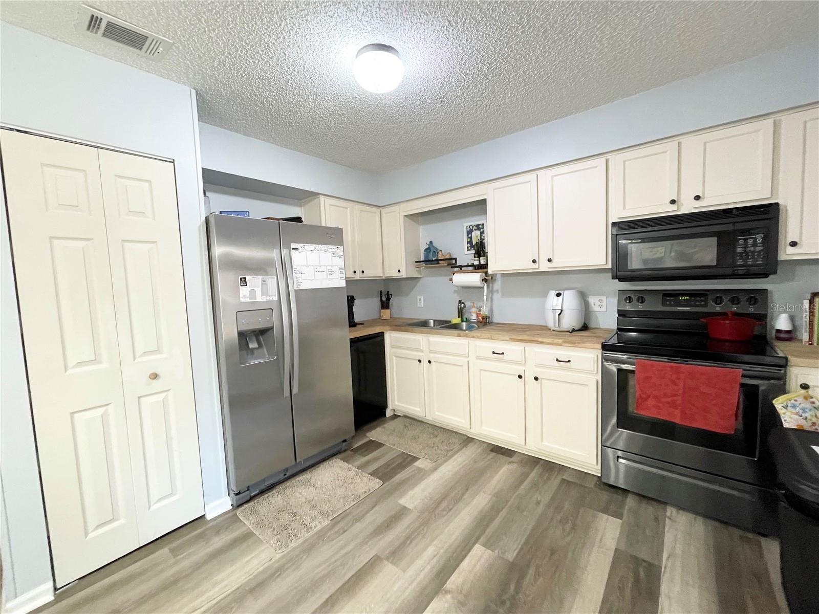 LADY LAKE APRIL HILLS - Residential