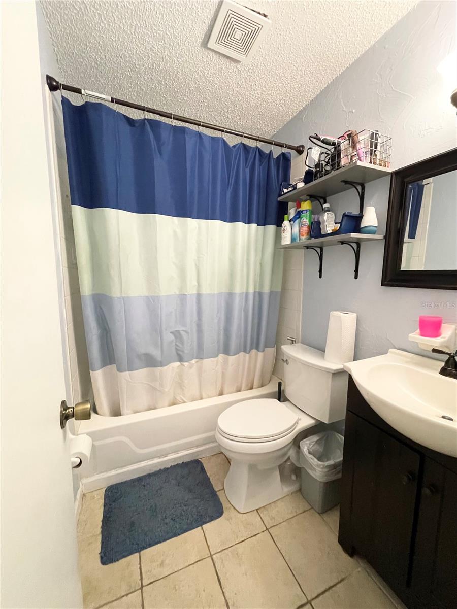 LADY LAKE APRIL HILLS - Residential