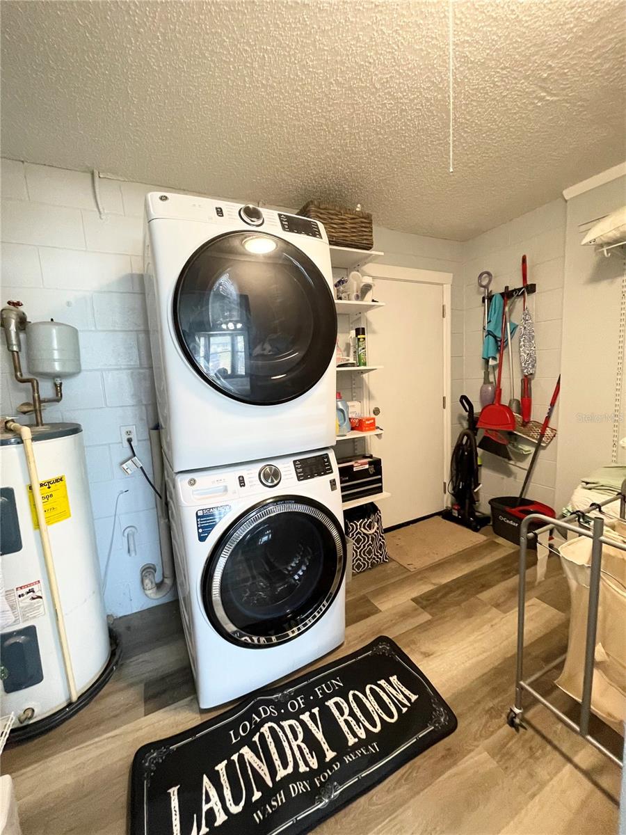 LADY LAKE APRIL HILLS - Residential