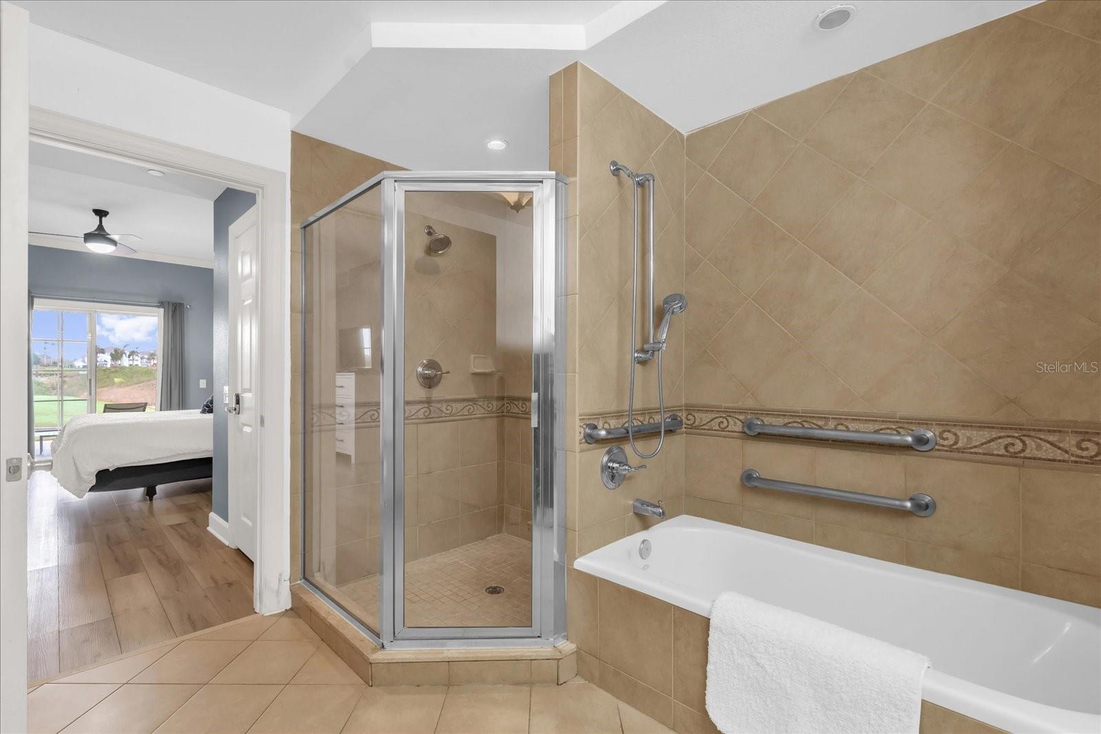 CENTRE COURT RIDGE CONDO PH 7 BLDG G - Residential