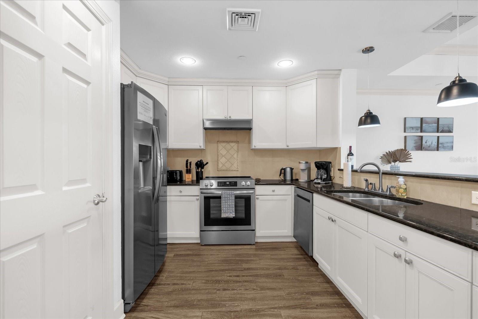 CENTRE COURT RIDGE CONDO PH 7 BLDG G - Residential