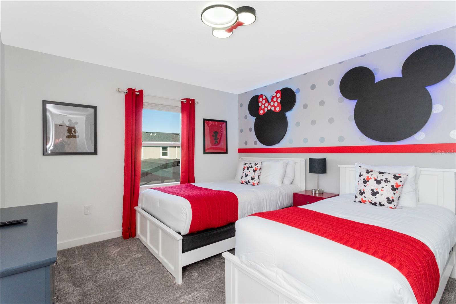 COVE/STOREY LAKE IV - Residential