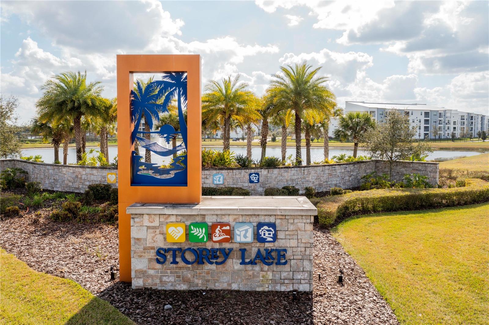 COVE/STOREY LAKE IV - Residential