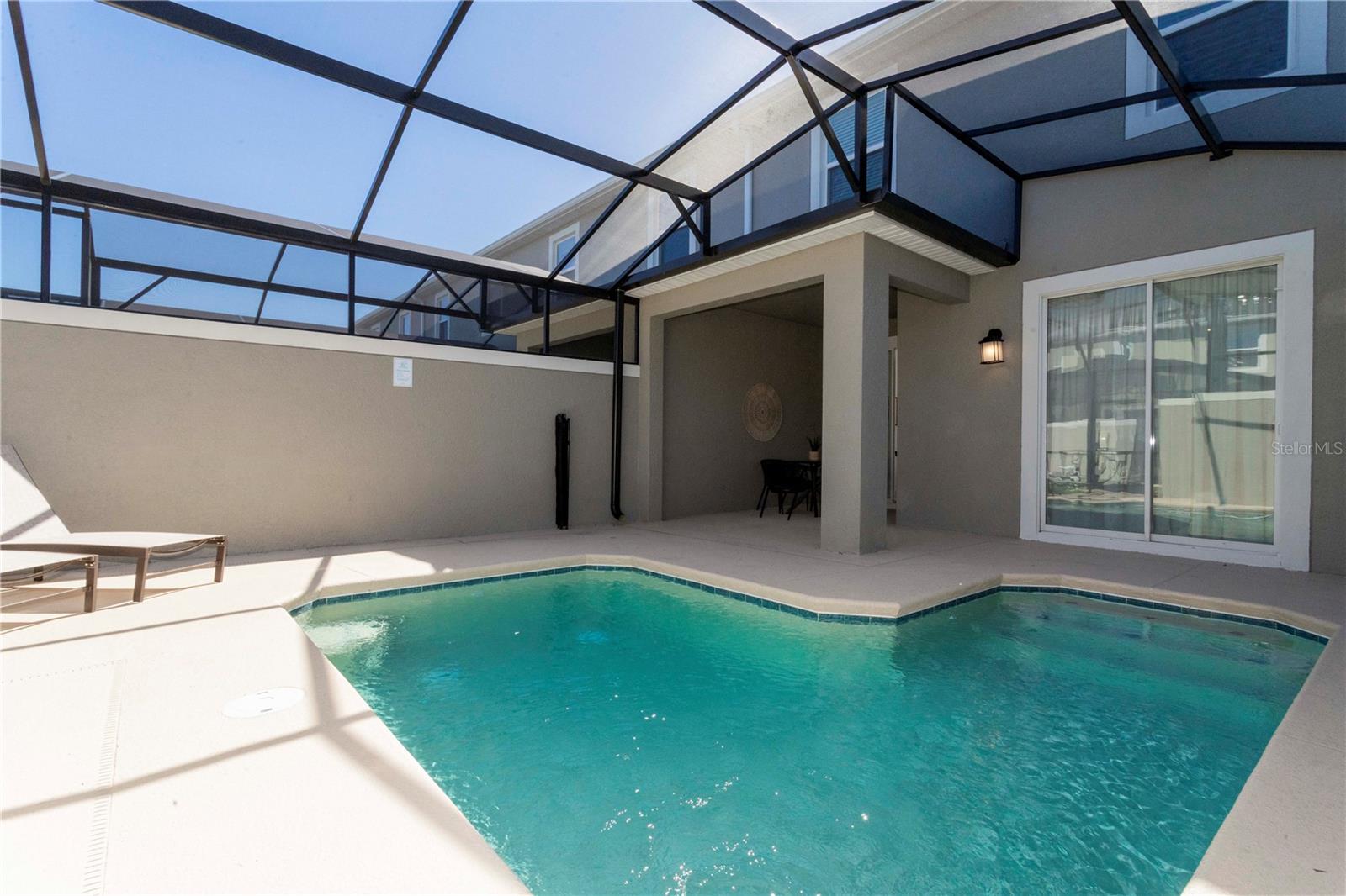 COVE/STOREY LAKE IV - Residential