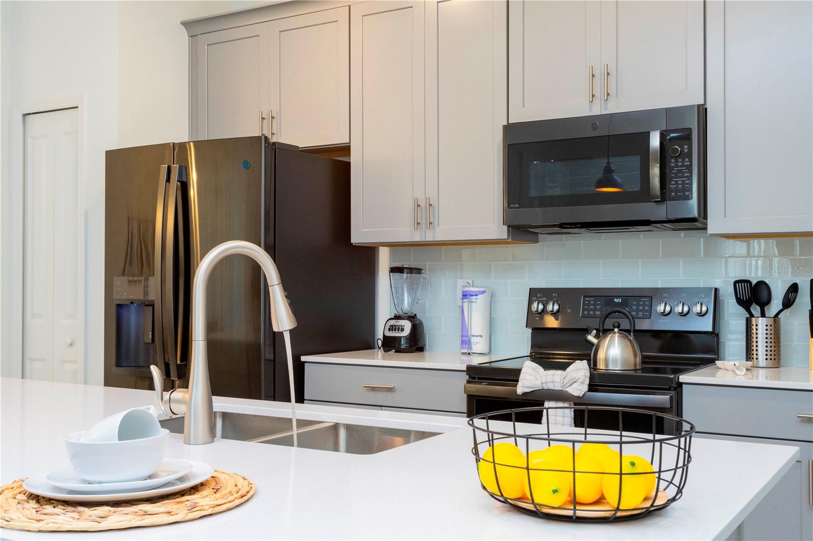 COVE/STOREY LAKE IV - Residential