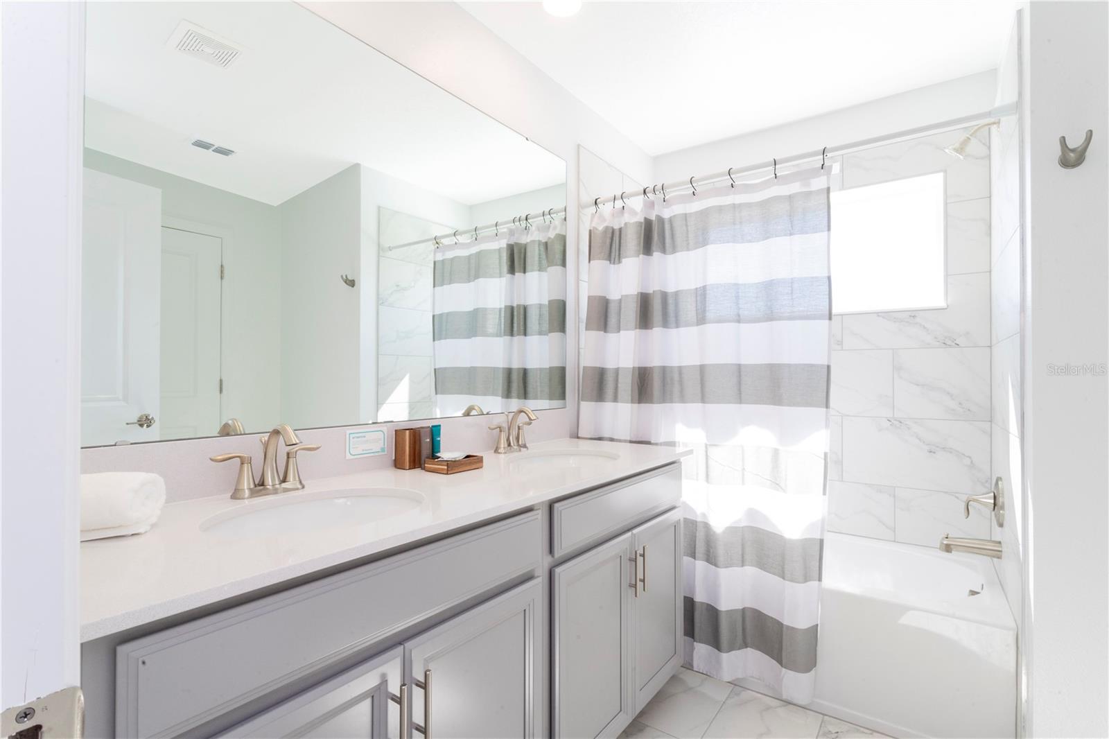 COVE/STOREY LAKE IV - Residential