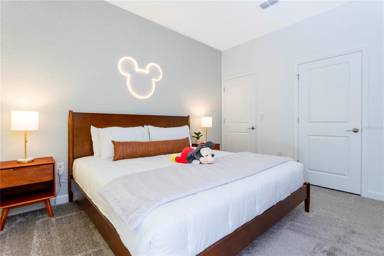 COVE/STOREY LAKE IV - Residential