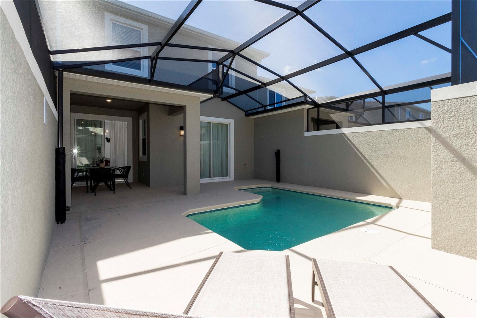 COVE/STOREY LAKE IV - Residential