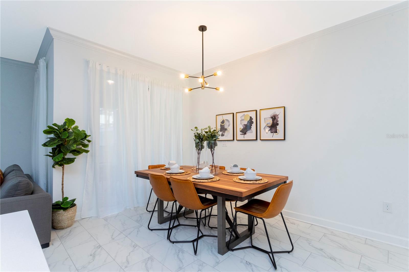 COVE/STOREY LAKE IV - Residential